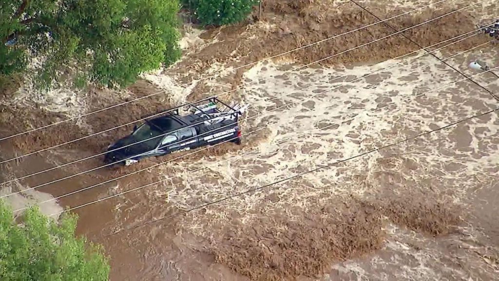 Flash flooding hits northern Los Angeles County