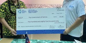 Aholotu Palu (right), CEO of Pacific Catastrophe Risk Insurance Company, hands the check to Lautimuia Afoa Vaai (left), Samoa’s Minister of Finance. Credit: Photo courtesy of PCRIC