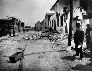 Fissure and a wrecked brick house on Tradd Street in Charleston, South Carolina after the Charleston Earthquake of August 31, 1886. Credit: USGS Photographic Library, via Wikimedia Commons